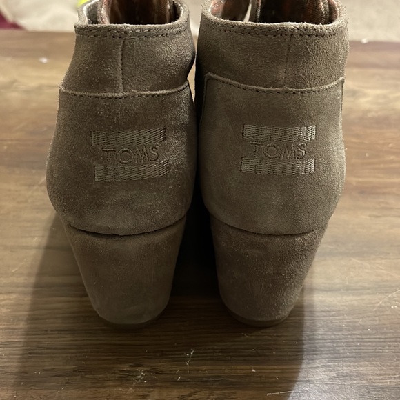 Women’s TOMS Wedges. Beige. Size 9.5 - Picture 3 of 4